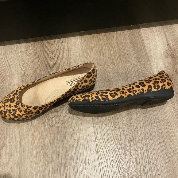 Cliff’s by white mountain size 7 leopard print flats - Picture 4 of 8